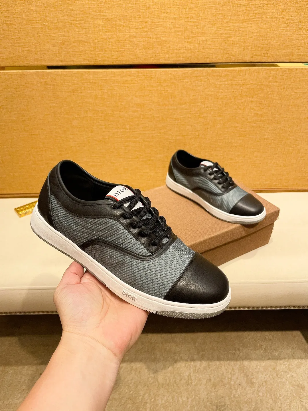 Factory price 420🔥[Dior] Dior’s new model is carefully crafted and set off the audience! An international brand that continues to innovate. This men's all-season casual shoe is the original version. The upper is made of cowhide material and the leather feet are super lightweight. The outsole is ultra-light and non-slip. It is breathable and comfortable and the quality speaks for itself. Color: Multiple colors available. Size: 38-44 (45 customized)